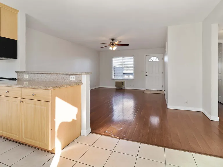 1160 E Washington Ave #3 — Photo 2