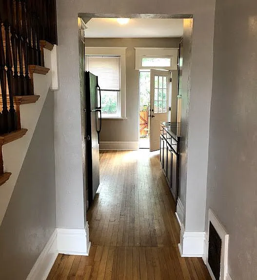1519 E 22nd Ave — Photo 2