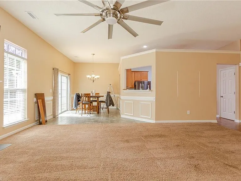 902 Satinwood Dr — Photo 3