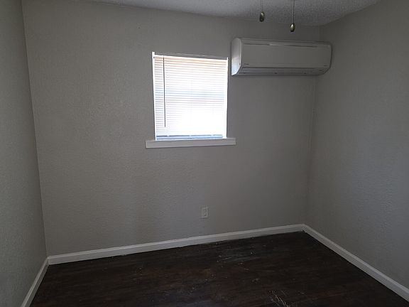 5th image of 3910 Polly St #103