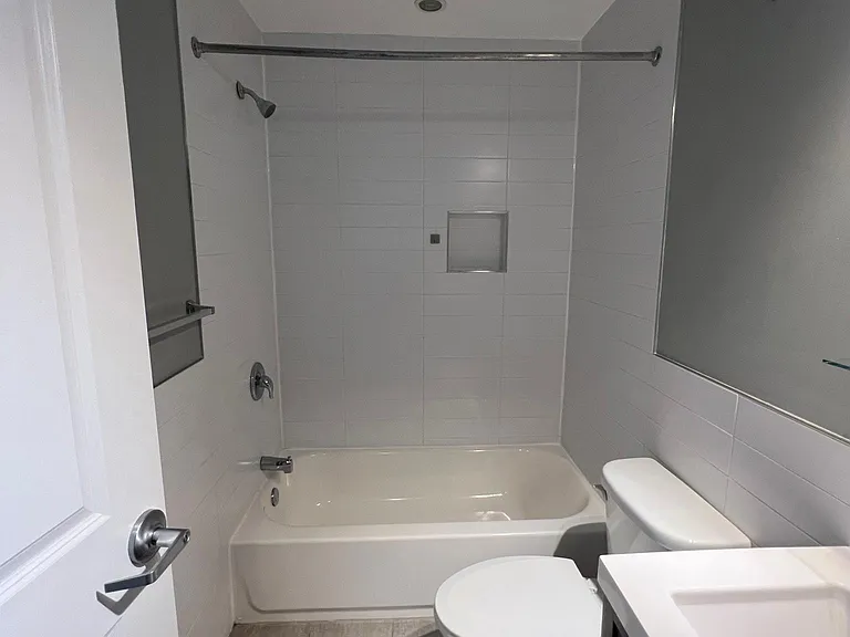 535 N Budd St #E3 — Photo 12