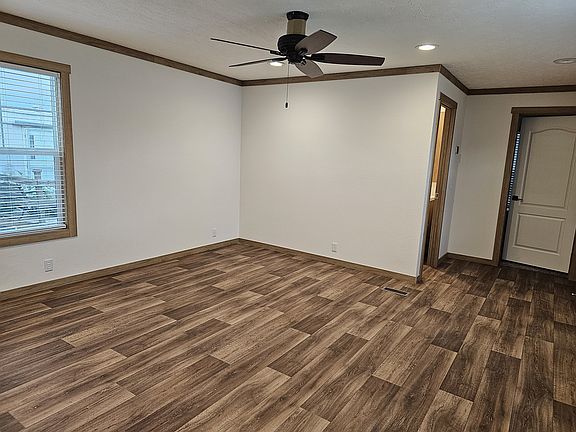 4th image of 2101 SW 38th St #306