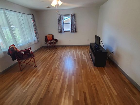 4th image of 3043 Rauchtown Rd
