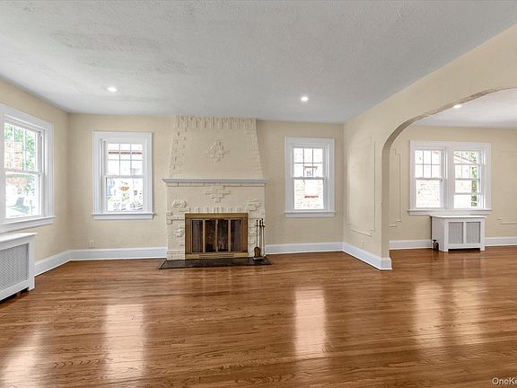 3rd image of 15 Hampton Road