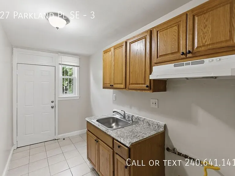 327 Parkland Pl SE #3 — Photo 6