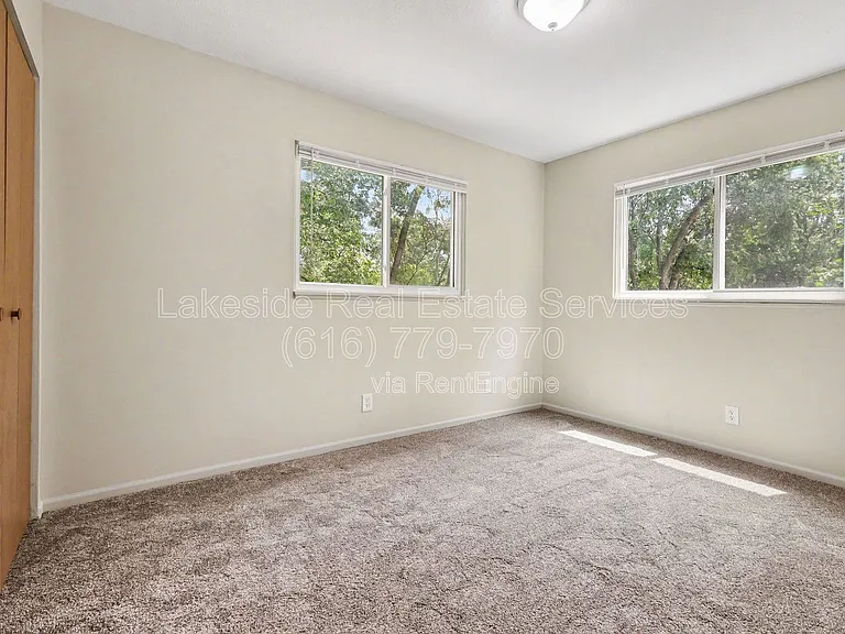 Maple Leaf Apartments — Photo 79