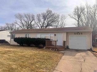 5625 SW 16th St, Topeka, KS 66604