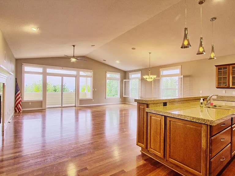 360 N Stonegate Dr — Photo 3