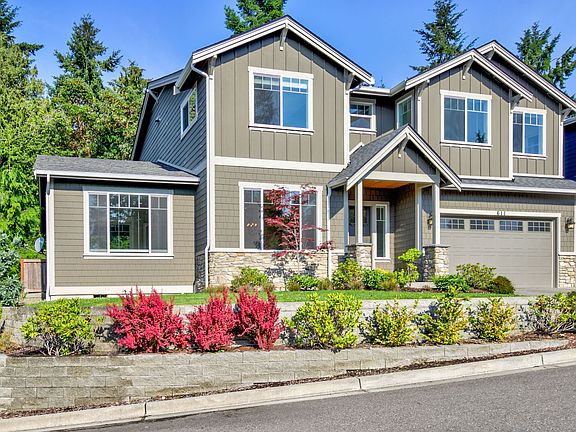 2nd image of 611 Landmark Ct NE