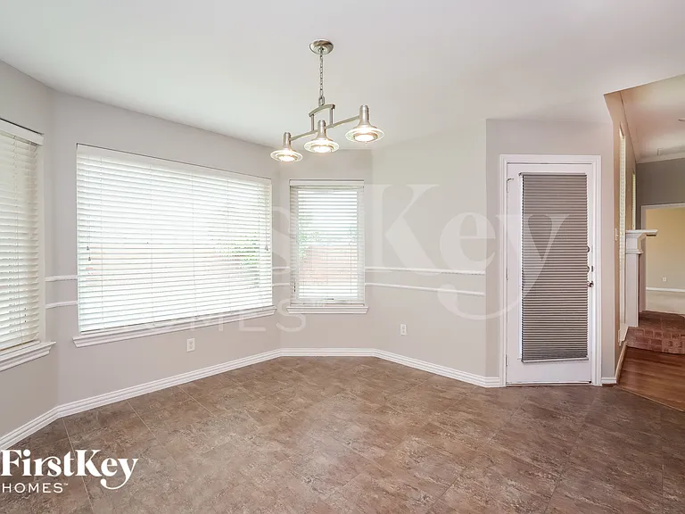 101 Canterbury Dr — Photo 5