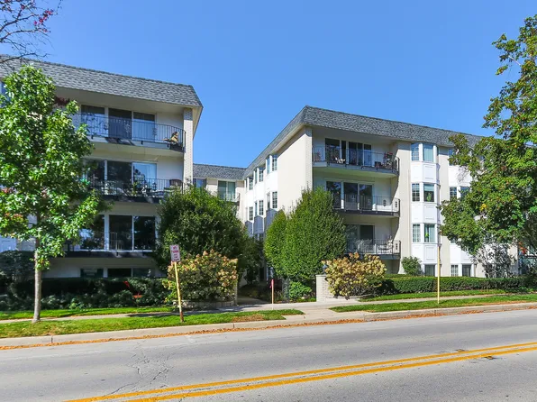 715 Ridge Rd APT 2E, Wilmette, IL 60091