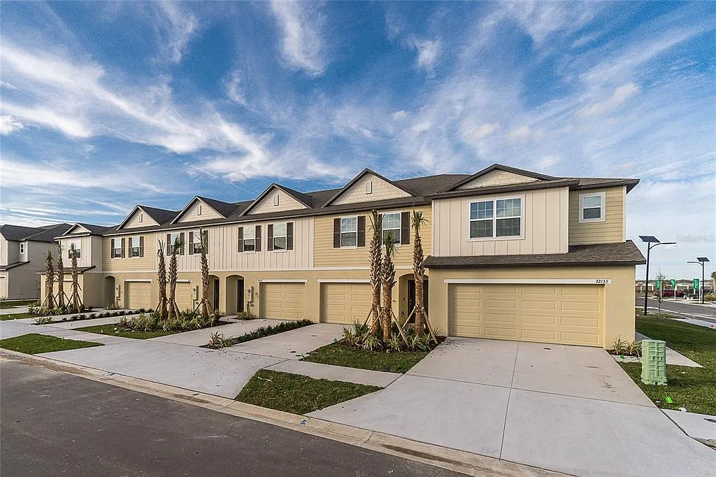 3 bed, 2.5 bath, 1708 sqft, $1,995 — Photo 3