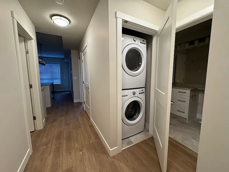 208b St — Photo 23