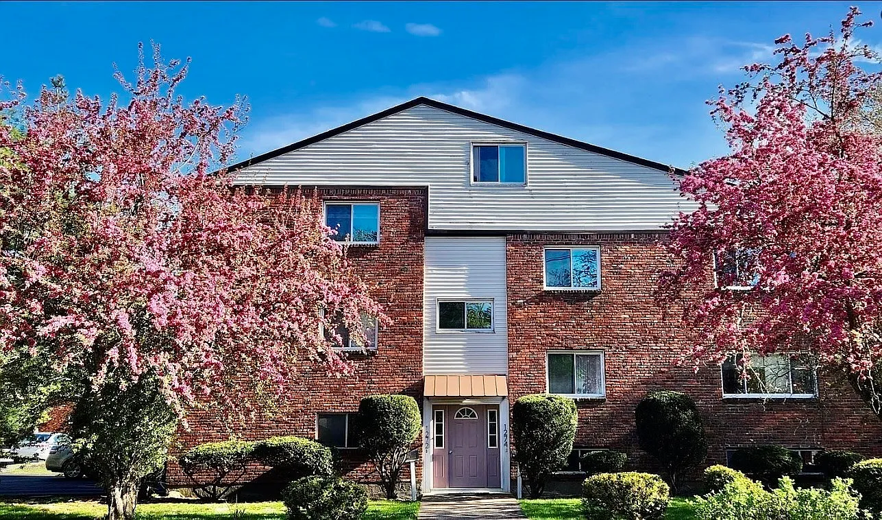 4 bed, 2.0 bath, 2020 sqft, $4,750 — Photo 1