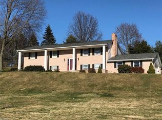 11213 Lynwood Dr NE, Magnolia, OH 44643
