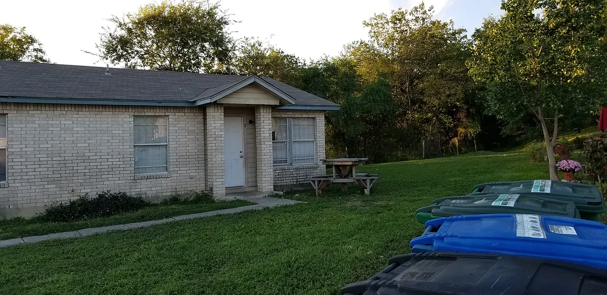 Building Photo - 4223 Woodmanor Dr #1
