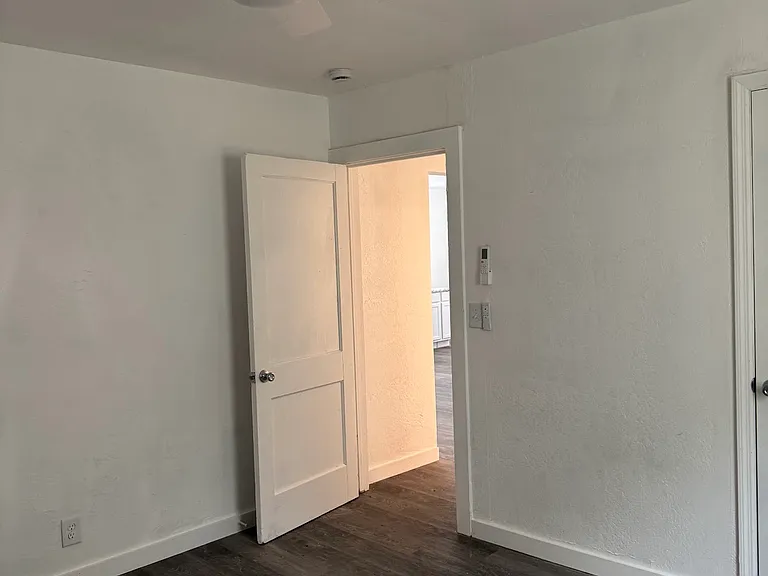 2733 Simpson St — Photo 10