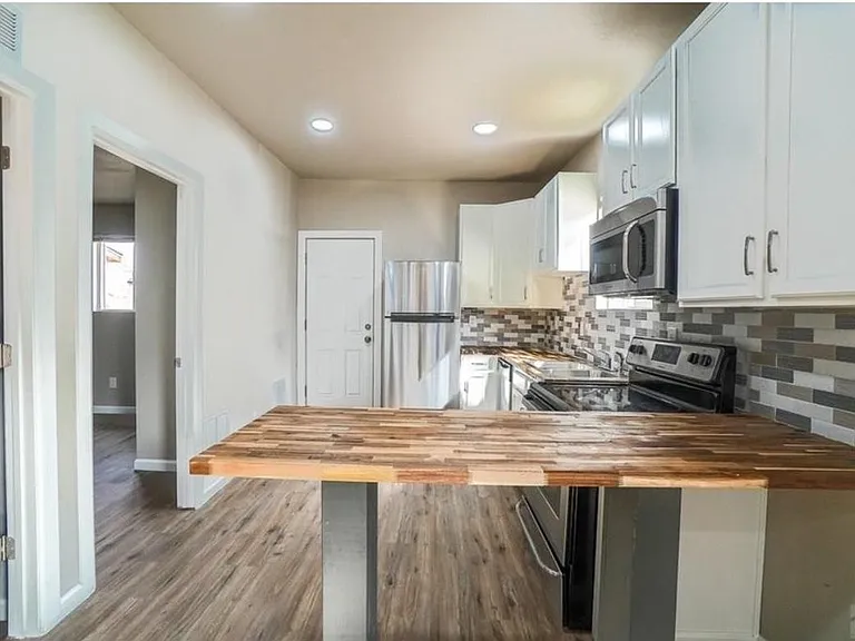 1518 Pine St — Photo 2