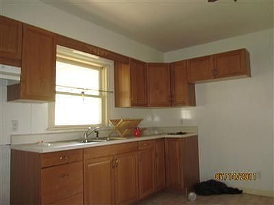 3rd image of 1253 Croft St
