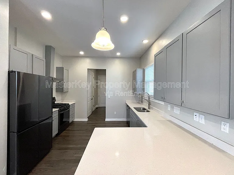 929 Ramseur St — Photo 4