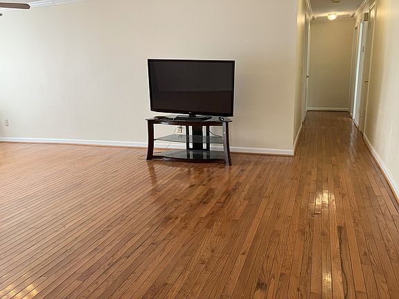 5th image of 577 Virginia Ave
