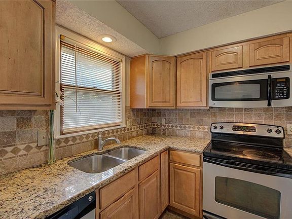 3rd image of 9704 Ditzler Ave