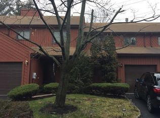 5 Daisy Ct, Edison, NJ 08820