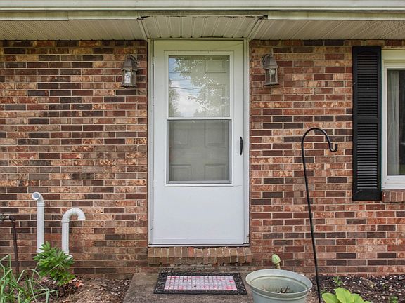 2nd image of 33561 Bertrand St