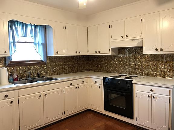 5th image of 220 Carolina St