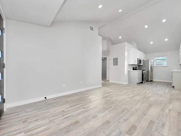 6201 Batterson St — Photo 7