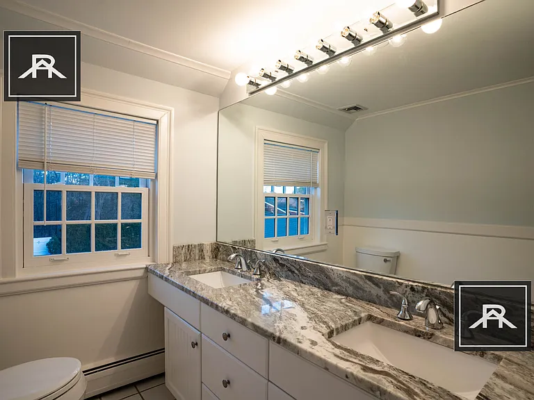 42 Puddingstone Ln — Photo 1