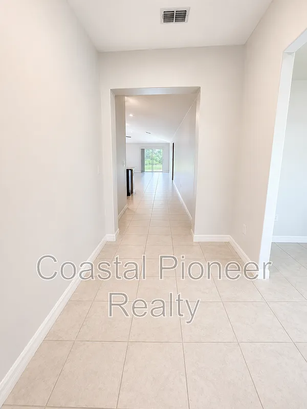 4 bed, 2.0 bath, 2270 sqft, $2,850 — Photo 2