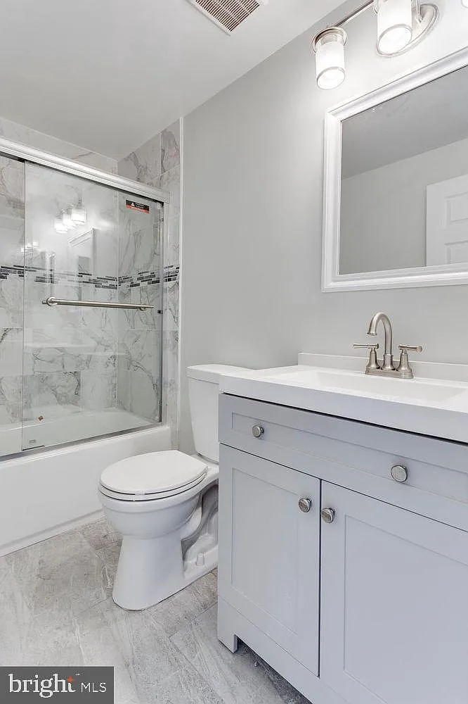 3 bed, 3.5 bath, 2112 sqft, $3,100 — Photo 4