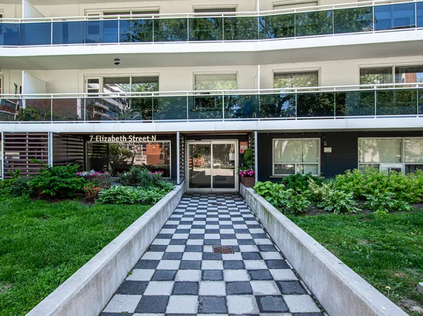 7 Elizabeth St N #403, Mississauga, ON L5G 2Y8