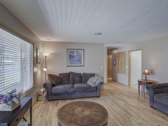 4th image of 254 Cottonwood Dr