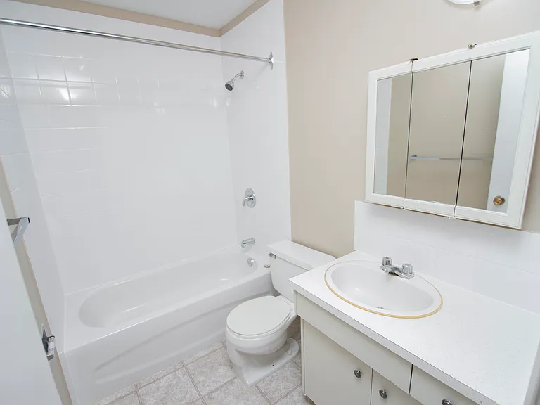 1035 Powers St — Photo 23