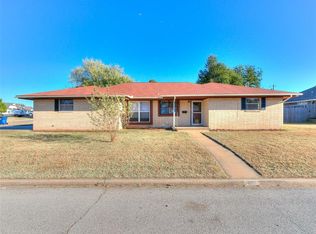 401 Cherokee Ln, El Reno, OK 73036