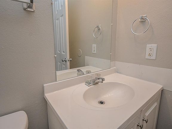 4th image of 624 8th Ave N APT 21