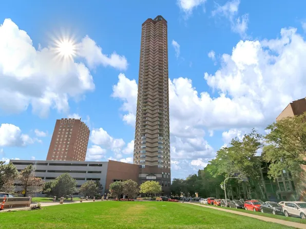 3660 N Lake Shore Dr APT 2401, Chicago, IL 60613