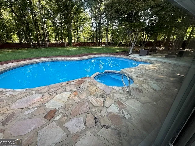 558 Kenwood Rd — Photo 31