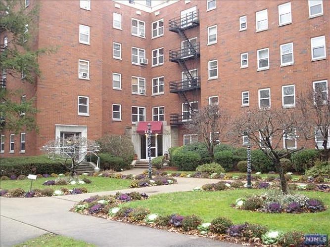 1st image of 2330 Linwood Ave #2D-302D