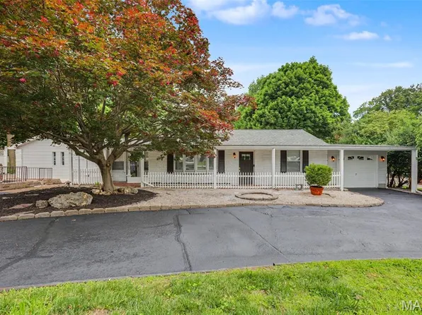 55 Garden Ln, Maryland Heights, MO 63043