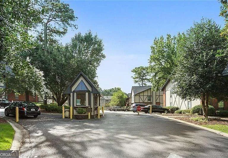 6851 Roswell Rd #K6 — Photo 2