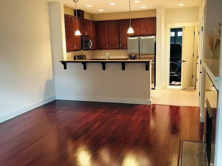 N Pointe Cir — Photo 2