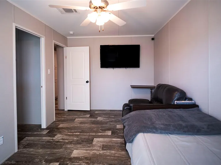 5402 Five Oaks Dr — Photo 17