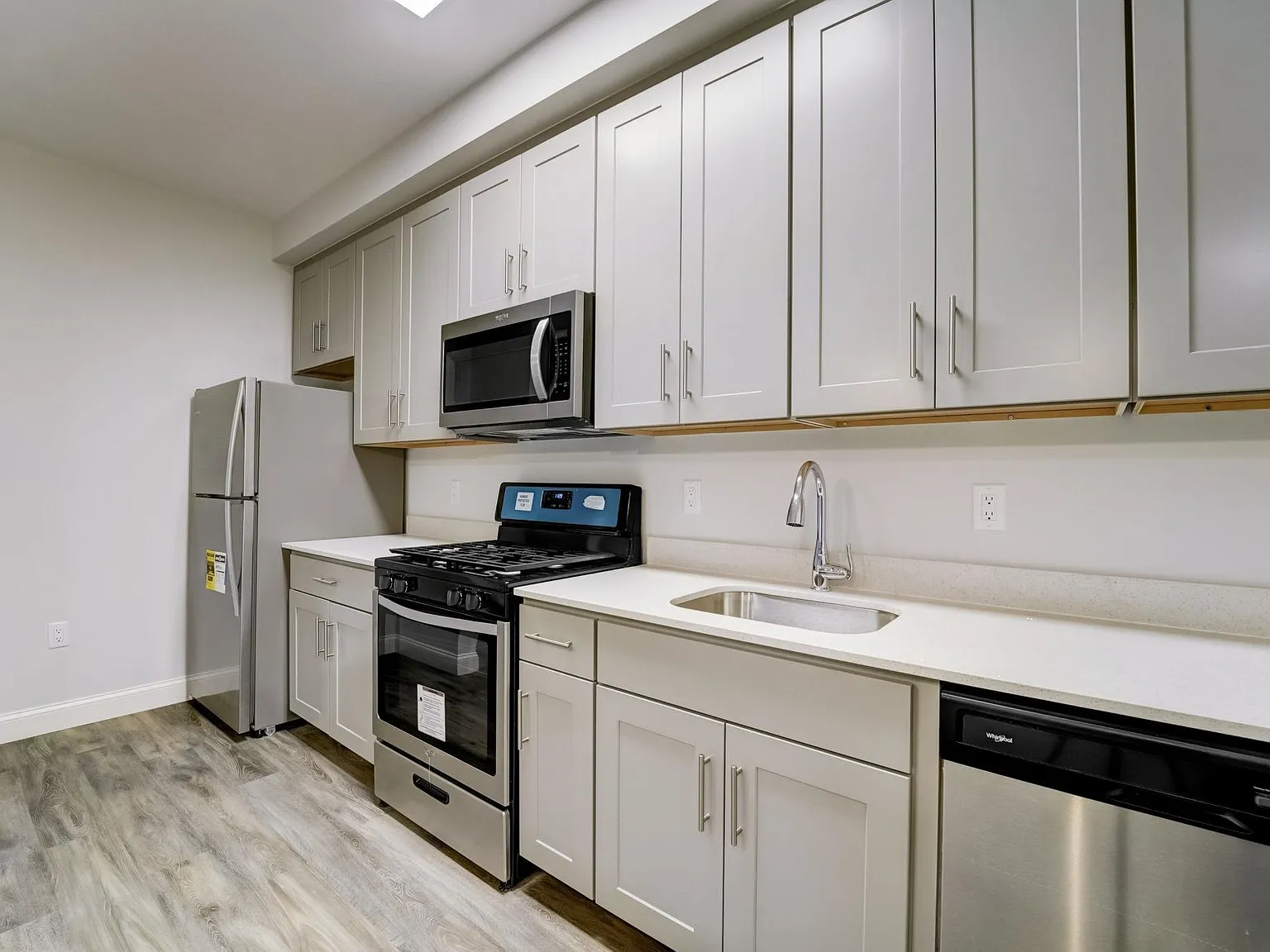 2 bed, 1.0 bath, 871 sqft, $2,650 — Photo 4