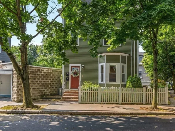 36 Oak St #1, Somerville, MA 02143
