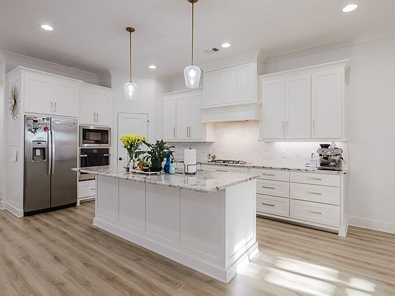 4th image of 211 Rosemary Way