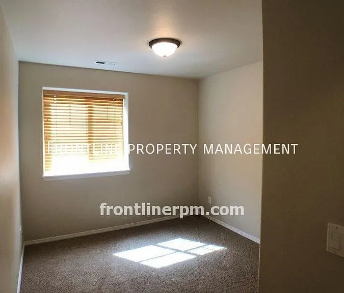 572 S Blue Pine Ln — Photo 11