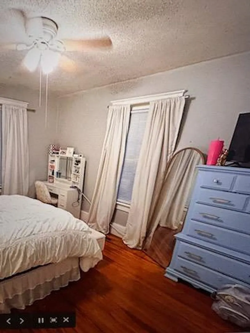 2 bedroom, 1 bath house for rent in the Grid — Photo 2